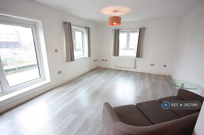 2 Bedroom Flat To Rent In Grove Crescent Road, London, E15