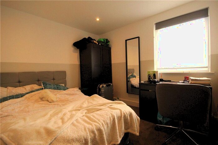 1 Bedroom Semi-Detached House To Rent In Roundhill Way, Guildford, Surrey, GU2