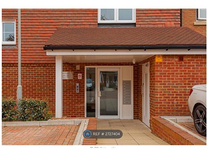 2 Bedroom Flat To Rent In Ceresmcrescent, Epsom, KT17