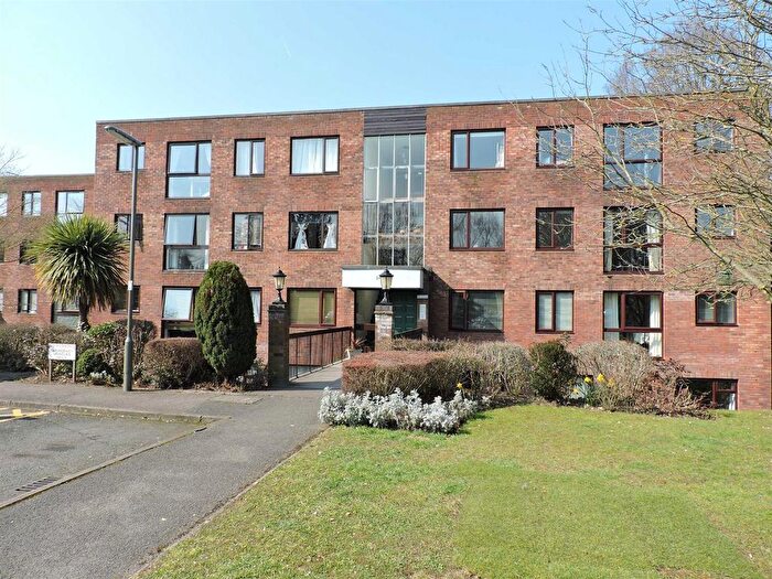 2 Bedroom Flat To Rent In Mallards Reach, Weybridge, KT13