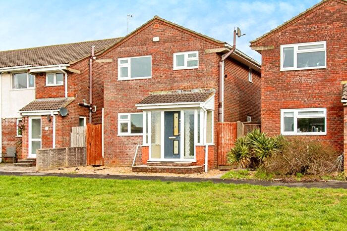 3 Bedroom Detached House For Sale In Frenchs Farm Road, Poole, BH16