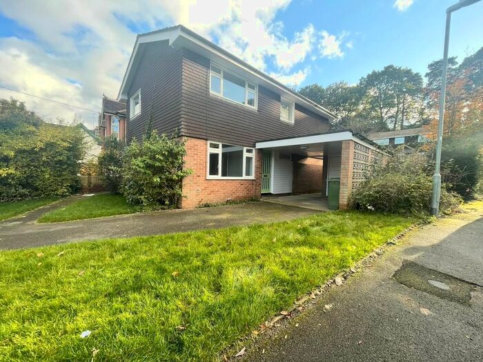 4 Bedroom Property To Rent In Longdown Road, Sandhurst, GU47