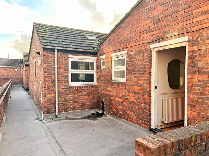 4 Bedroom Flat To Rent In Brayford Square, London, E1
