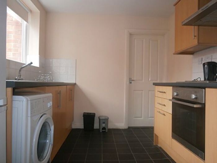 3 Bedroom Flat To Rent In Balmoral Terrace, Heaton, NE6