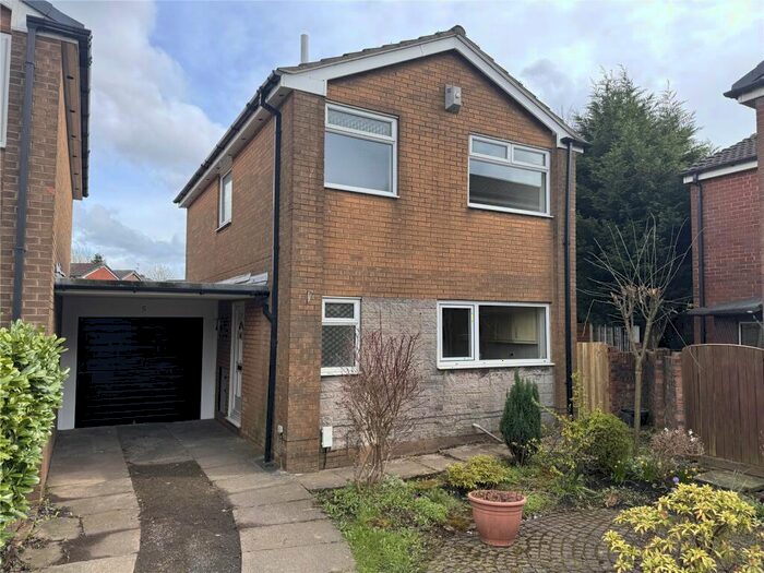 3 Bedroom Link Detached House To Rent In Cloughs Avenue, Chadderton, Oldham, Greater Manchester, OL9