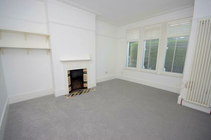 2 Bedroom Flat To Rent In Squires Lane, Finchley, N3
