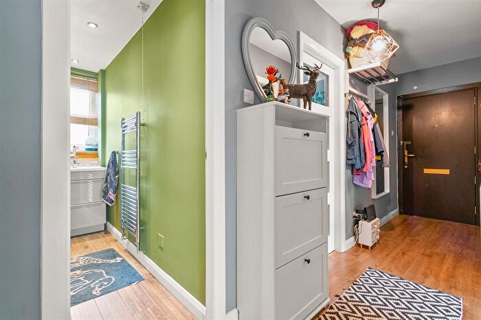 2 Bedroom Flat For Sale In Lesmuir Drive, Glasgow, G14