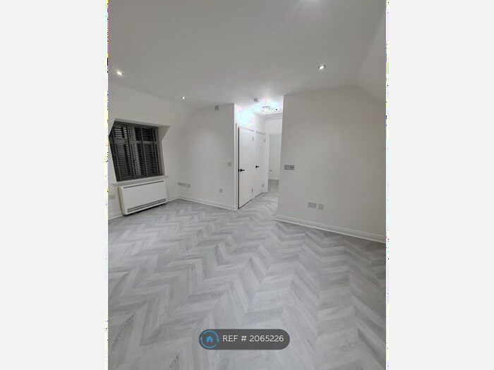 1 Bedroom Maisonette To Rent In Berica Court, Barkingside, IG6