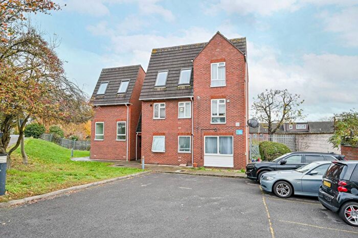 1 Bedroom Flat For Sale In Hanger Vale, Ealing, London, W5