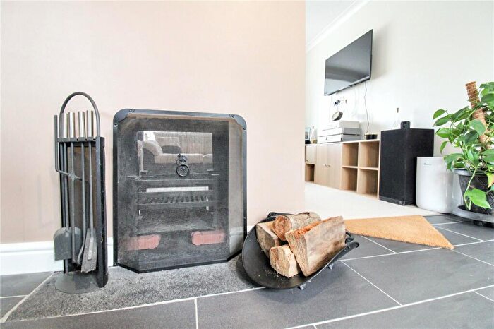 3 Bedroom Terraced House For Sale In Charlton Close, Penhill, Swindon, SN2