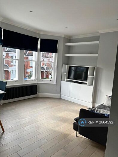 3 Bedroom Flat To Rent In Wyneham Road, London, SE24