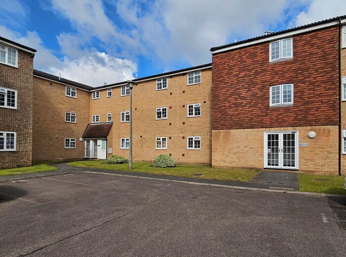 2 Bedroom Flat To Rent In Mayford Close, Elmers End, Beckenham, BR3