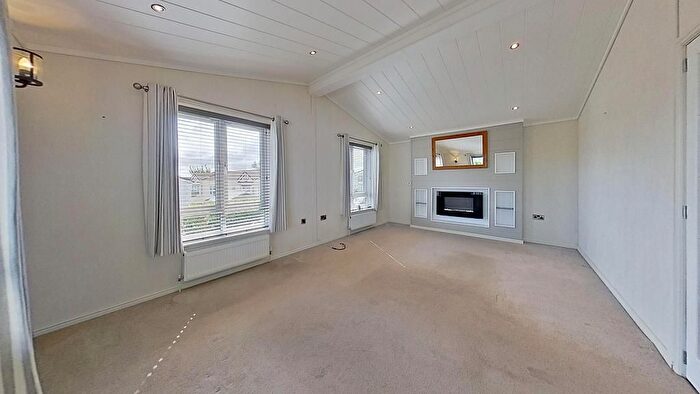 2 Bedroom Mobile/park Home For Sale In Rhododendron Close, Herne Bay, CT6