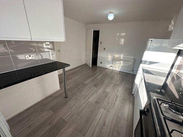 4 Bedroom Town House To Rent In Minster Walk, N8