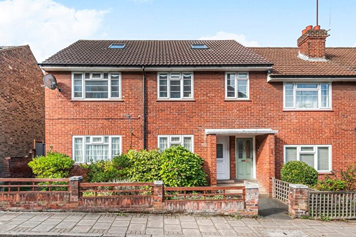 3 Bedroom Maisonette For Sale In Derby Court, Derby Road, SW14