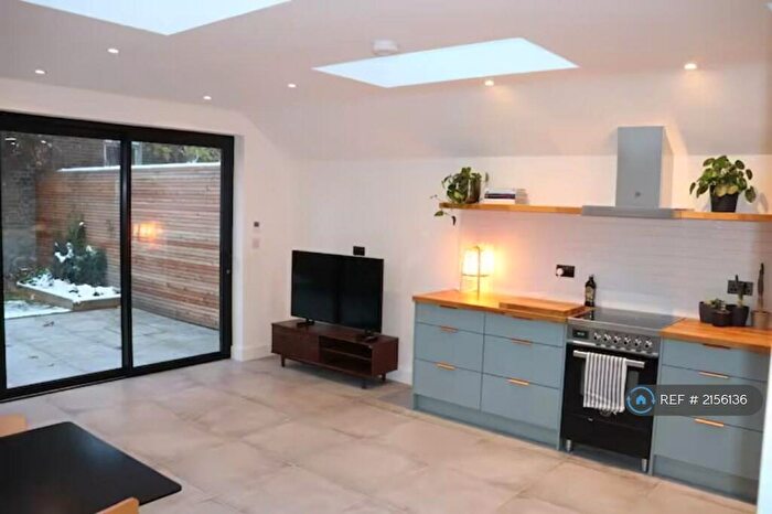 2 Bedroom Flat To Rent In Bovill Road, London, SE23