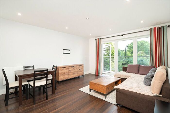 2 Bedroom Flat To Rent In Roebuck House, Roehampton Lane, London, SW15