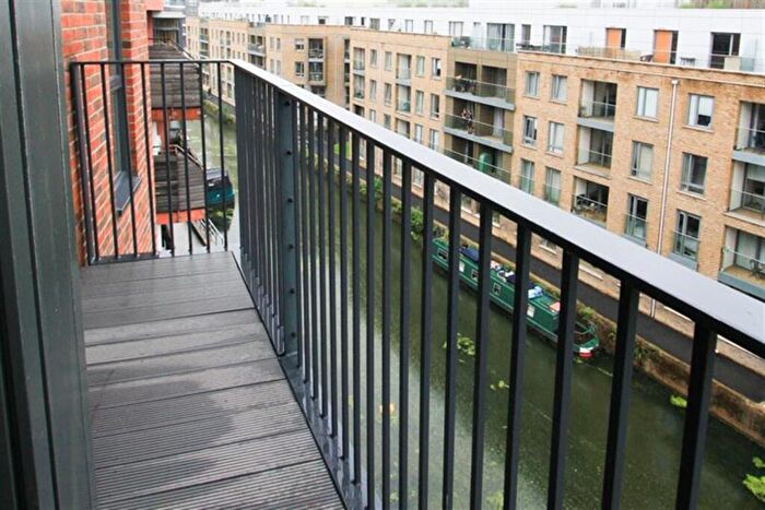 2 Bedroom Apartment To Rent In Rope Court, E14