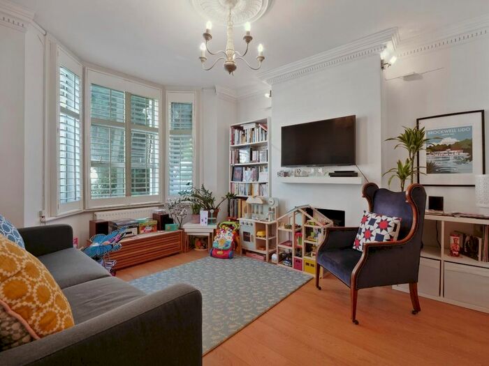 2 Bedroom Flat To Rent In Ferndale Road, London, SW4