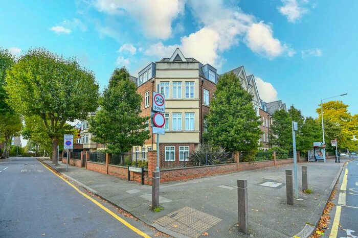 2 Bedroom Flat To Rent In Albany Park Road, North Kingston, Kingston Upon Thames, KT2