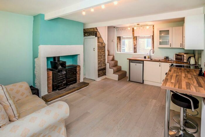 1 Bedroom Cottage To Rent In St Peters Square, Sowerby Bridge, HX6