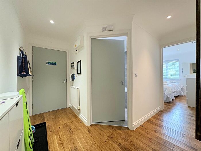 2 Bedroom Flat For Sale In Pentire Avenue, Newquay, TR7