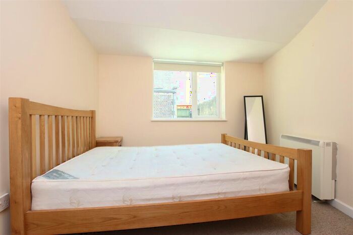 1 Bedroom Flat To Rent In Lower Bristol Road, Bath, BA2