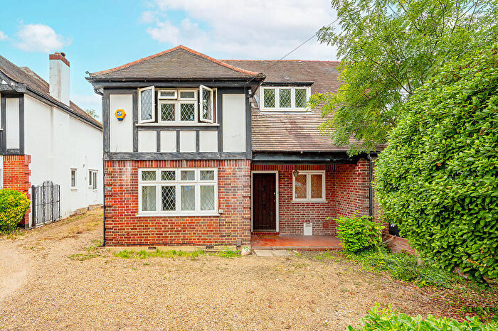 4 Bedroom Semi-Detached House To Rent In Blakes Lane, New Malden, KT3