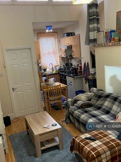 Studio To Rent In Holloway Road, London, N7