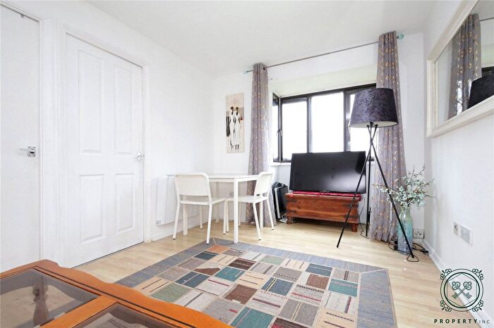 1 Bedroom Flat For Sale In Bream Close, London, N17