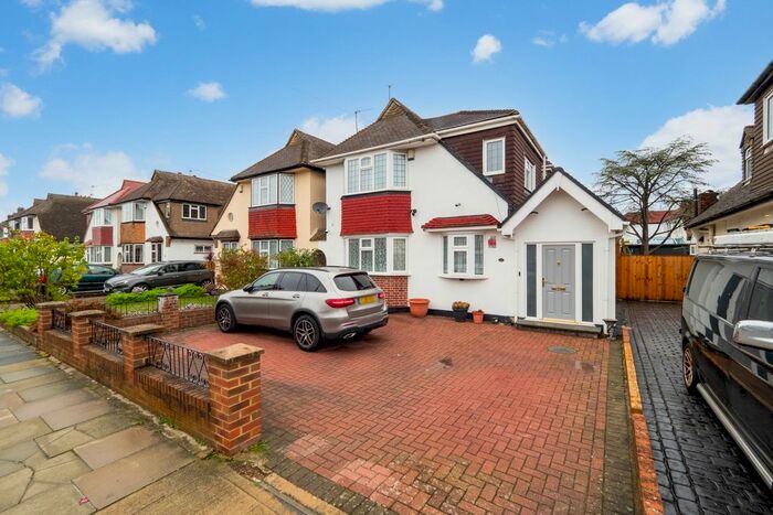 4 Bedroom Link Detached House To Rent In Portland Avenue, New Malden, KT3