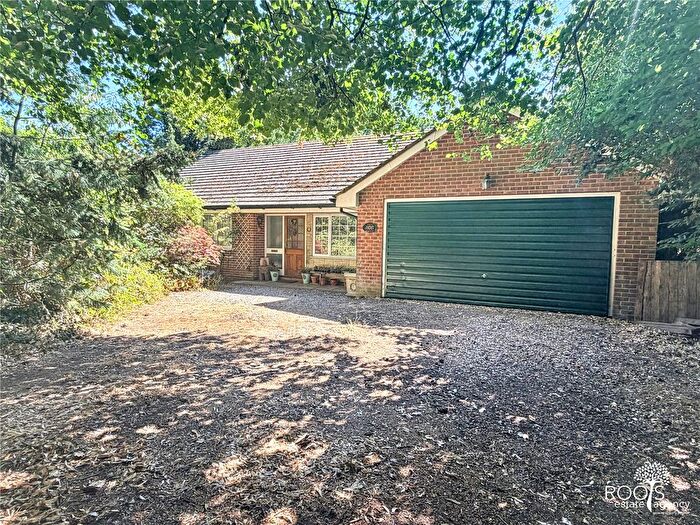 4 Bedroom Bungalow For Sale In Enbourne Row, Wash Water, Newbury, RG20
