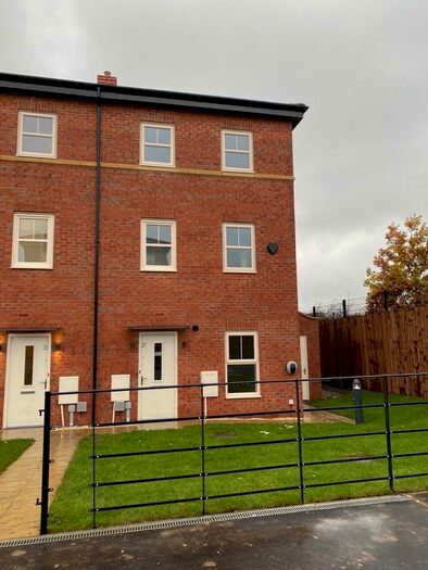 2 Bedroom Town House To Rent In Bolton Court, Leeds, West Yorkshire, LS14