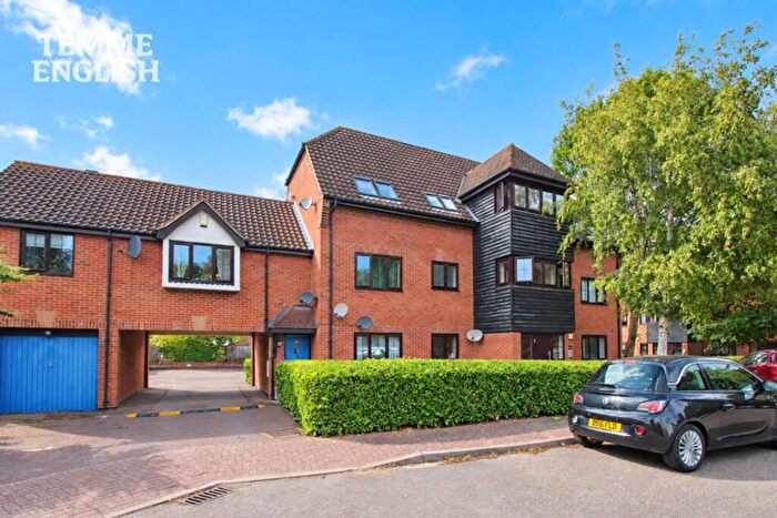 1 Bedroom Flat For Sale In Spruce Close, Steeple View, - No Onward Chain!, SS15