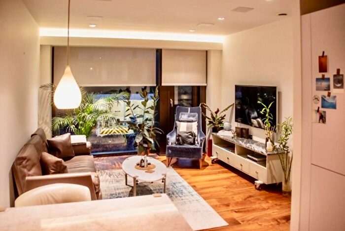 2 Bedroom Flat To Rent In Wood Street, London, EC2Y