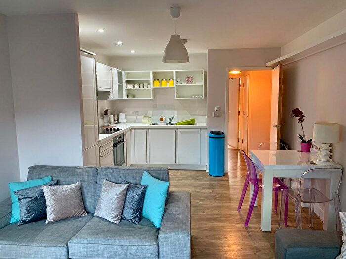 2 Bedroom Flat To Rent In Carney Place, London, SW9