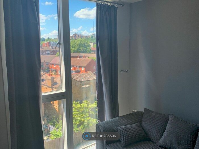 Studio To Rent In Great Amwell Lane, London, N8