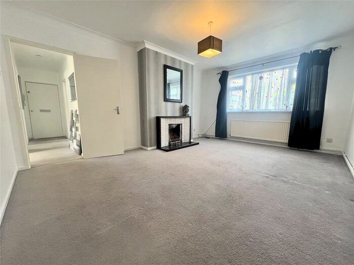 2 Bedroom Flat To Rent In Hempstead Road, Watford, Hertfordshire, WD17