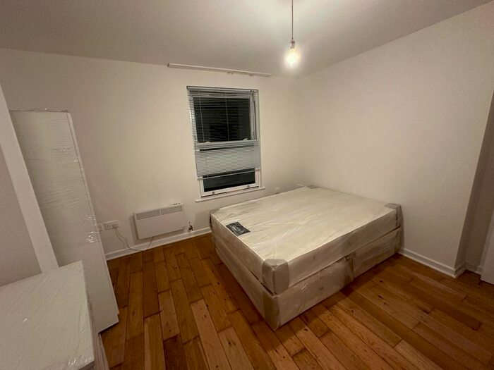 Studio To Rent In Cranbrook Park, London, N22