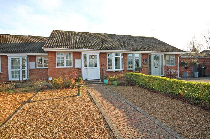 2 Bedroom Bungalow For Sale In Oak Road, New Milton, Hampshire, BH25