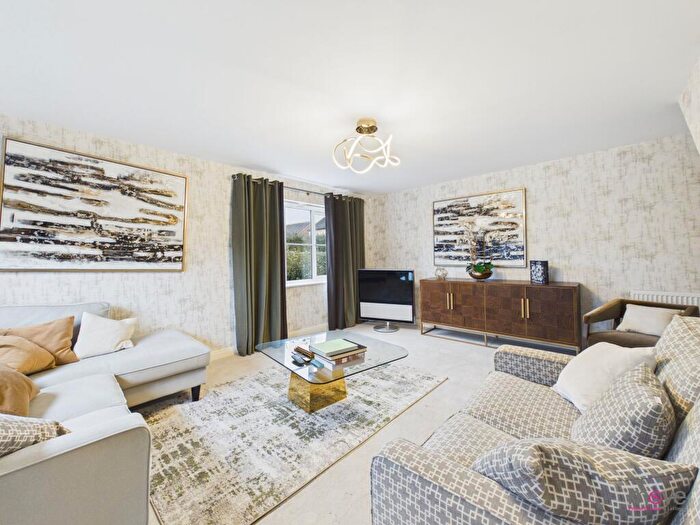 3 Bedroom Detached House For Sale In Signal Road, Cam, GL11