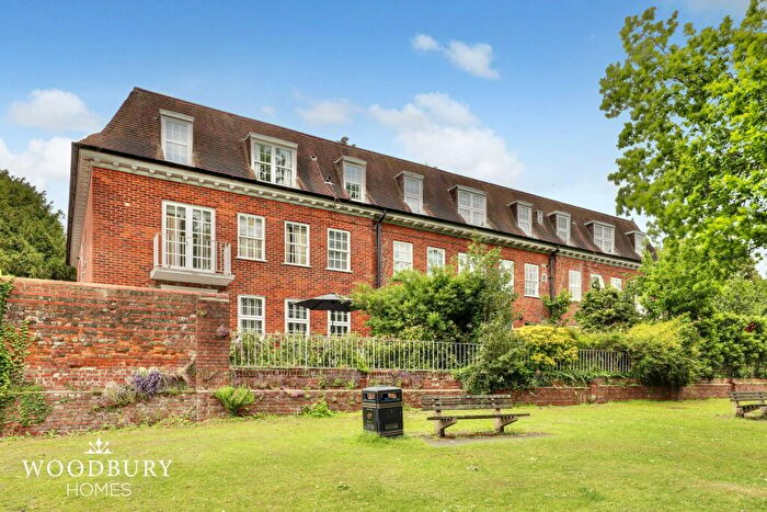 2 Bedroom Apartment For Sale In Spriggs Court, Palmers Hill, Epping, CM16