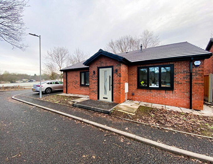 3 Bedroom Detached Bungalow For Sale In Kingfisher Hollow, Chadderton Fold, Oldham, OL1