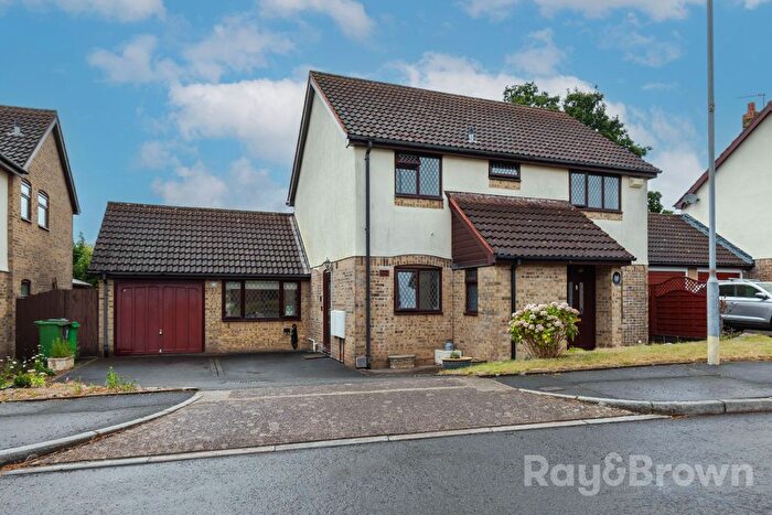4 Bedroom Detached House For Sale In Pickwick Close, Thornhill, Cardiff, CF14