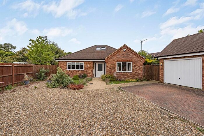 3 Bedroom Detached Bungalow For Sale In Maplefield, Park Street, St. Albans, AL2