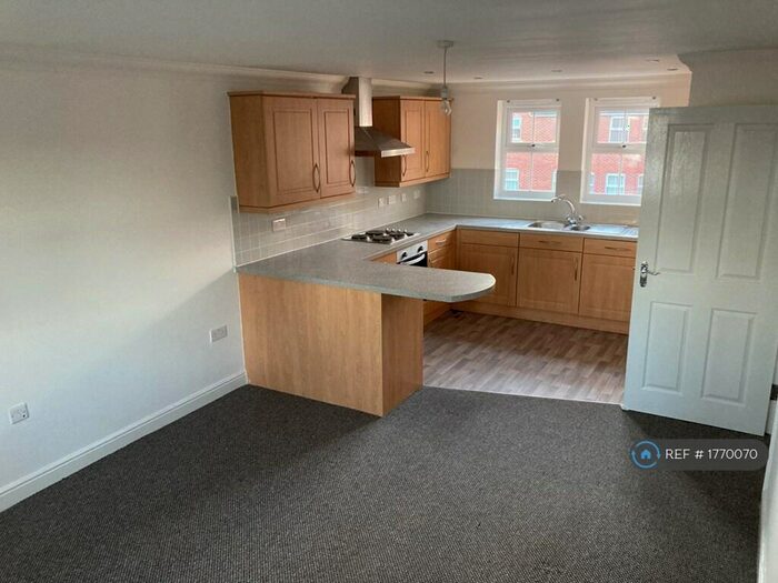2 Bedroom Flat To Rent In Moss Hey, Wirral, CH63