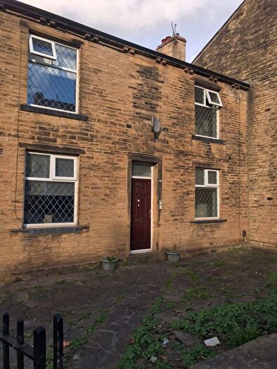 2 Bedroom Maisonette To Rent In Leeds Road, Idle, Bradford, BD10