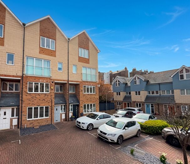 2 Bedroom Maisonette For Sale In Wellesley Court, Ramsgate, CT11