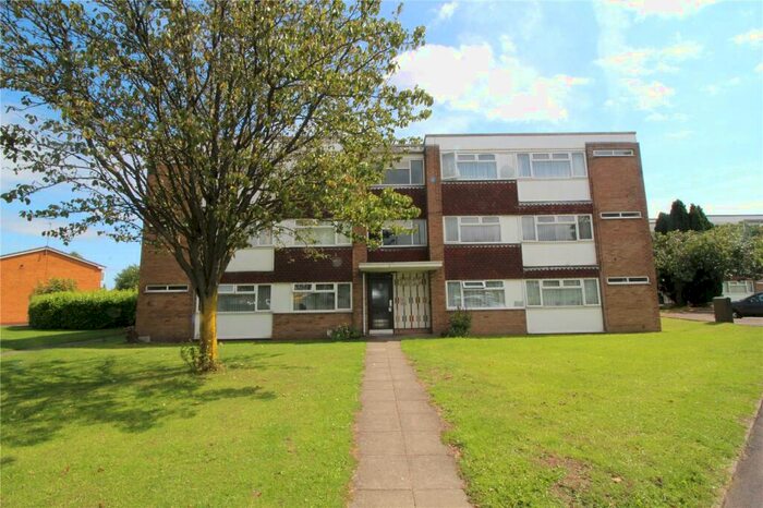 2 Bedroom Flat To Rent In Stratford Road, Shirley, Solihull, West Midlands, B90