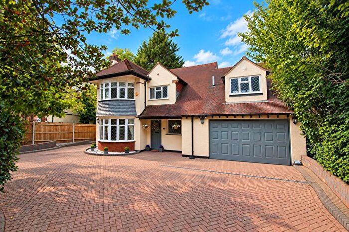 5 Bedroom Detached House For Sale In Buckingham Way, South Wallington, SM6